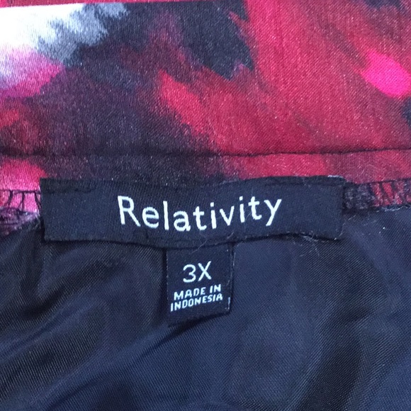 Relativity Skirt red floral size 3x - Picture 4 of 4